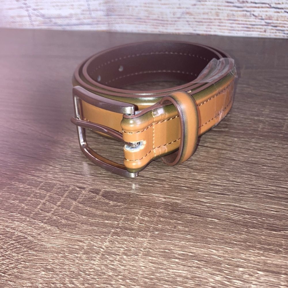 NWOT Women’s Floresheim 32” Belt Brown & Tan